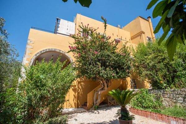 Kreta, Xamoudochori: Idyllische Residenz mit Apartments und Olivenhain zu verkaufen