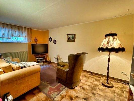 Aufenthaltsbereich im Keller