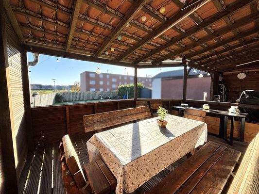 überdachte Terrasse