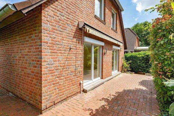 ... mit Terrassenzugang.