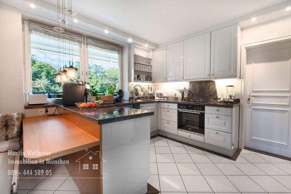 Küche mit Frühstücksecke