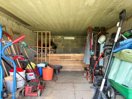 Abstellen unter Balkonterrasse