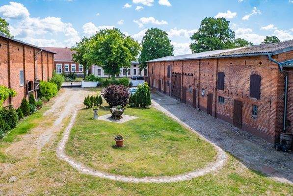 Hofzufahrt vom Wohnhaus aus 8218.jpg