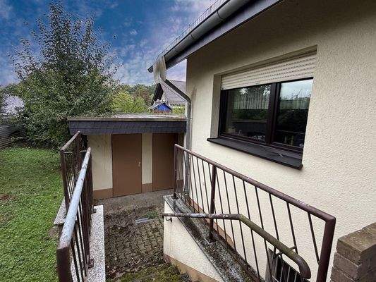 Rückansicht Haus/Garage