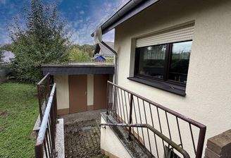 Rückansicht Haus/Garage