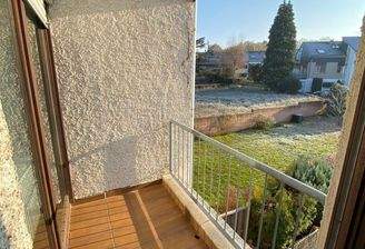 Kleiner Balkon im 1.OG