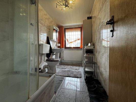 Dachgeschoss - Badezimmer...