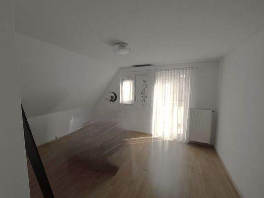 Zimmer links hinten OG