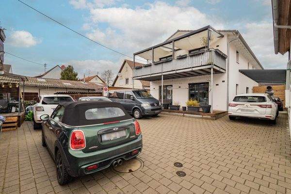 Innenhof mit Frontansicht