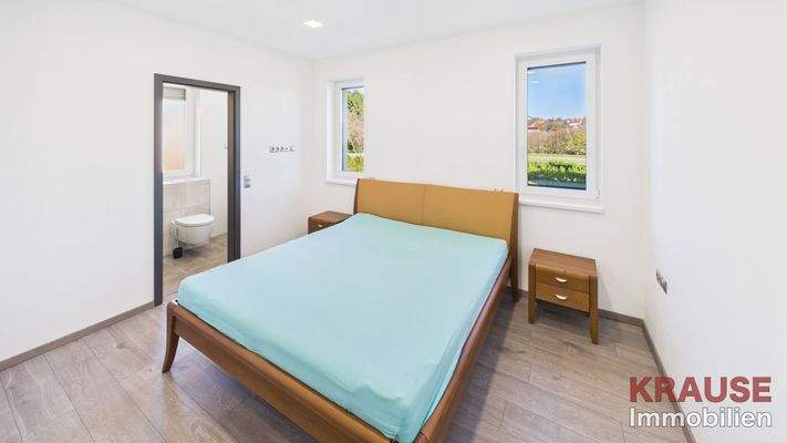 Schlafzimmer mit Bad on Suite