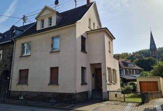 schönes Familienhaus mit Ausbaureserve