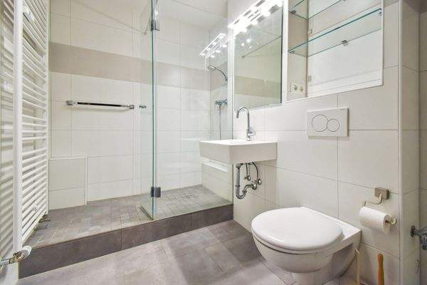 Badezimmer mit Waschmaschinen-Anschluss