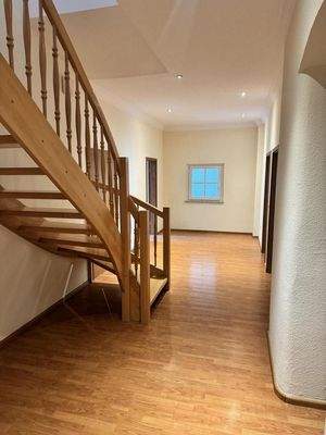 Treppenaufgang / Flur EG