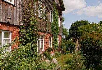 Garten mit Fassade