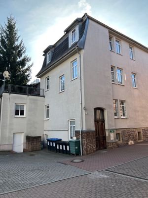 Ansicht Hauseingang mit Balkon WE Obergeschoss.jpg