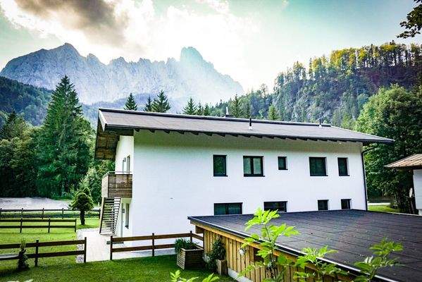 01. Gebäude Panorama_.jpg