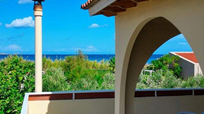 Kreta, Kalyves: Helle Villa zu verkaufen, nur wenige Schritte vom Meer entfernt