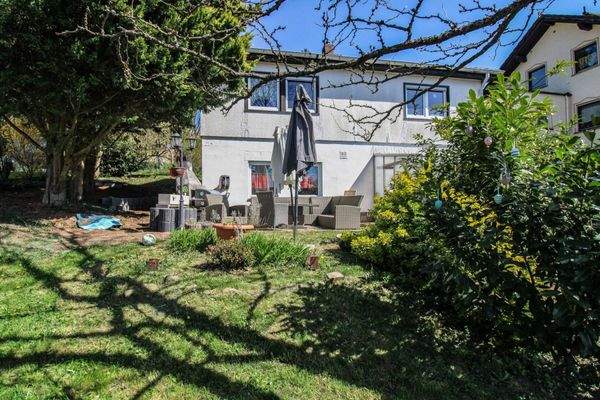 Rückansicht mit Terrasse