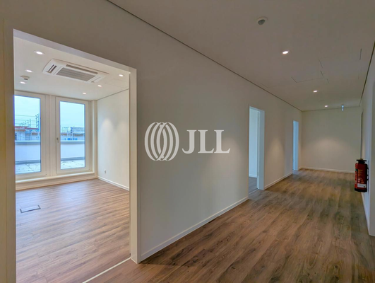 Flur - 4. OG - JLL