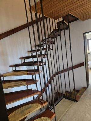 Flur im Obergeschoss mit Treppe ins Dachgeschoss