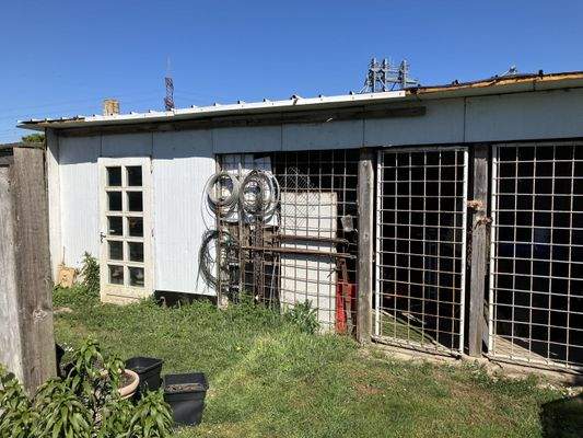 Zwinger und Schuppen