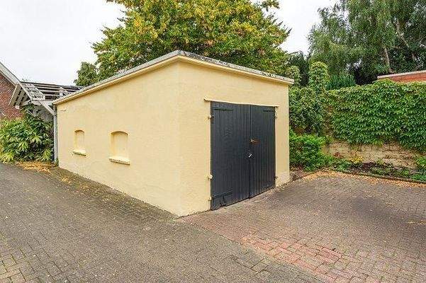 Nebengebäude hinter dem Haus