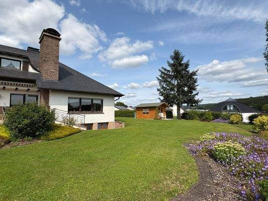 Außenanlage vor dem Haus