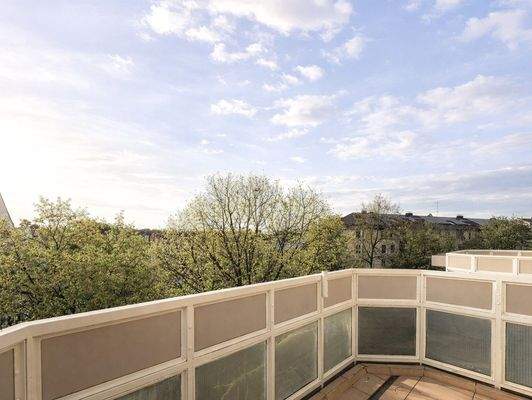 West-Balkon l Ausblick I KI optimiert