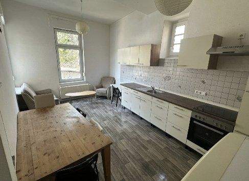 Lichtdurchflutete Küche mit Essbereich - Moderne Wohnkomfort auf 12 m²!