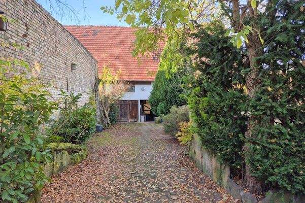 Hof Blick Richtung Scheune