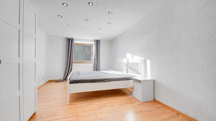 Schlafzimmer 2 OG ELW