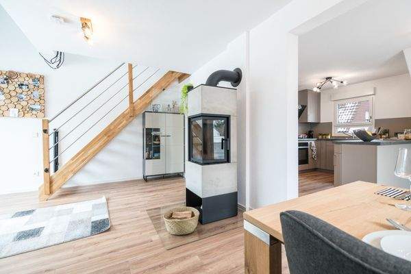 Offener Wohn- & Essbereich mit EBK