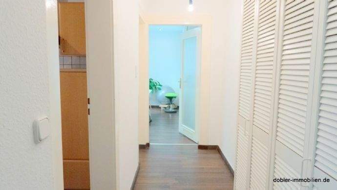 Flur mit Blick ins Büro Nr. 3