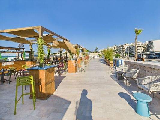 dehors bar fronte strada