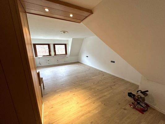 Dachgeschoss_Wohnung (2)