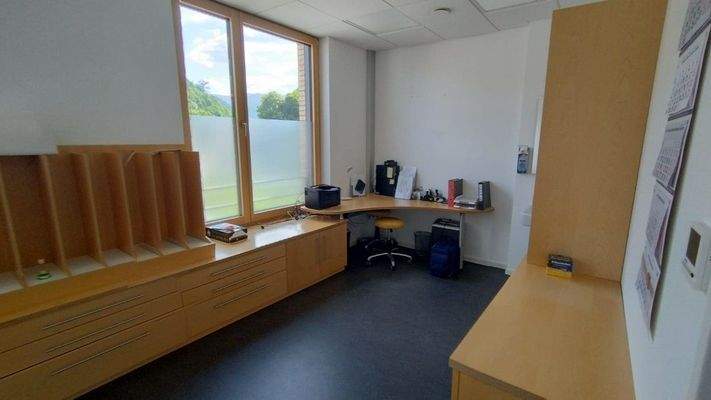 Behandlungs-/Büroraum 1