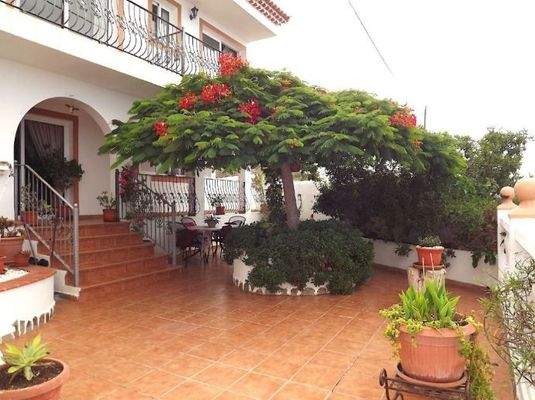 GROSSER TERRASSENBEREICH