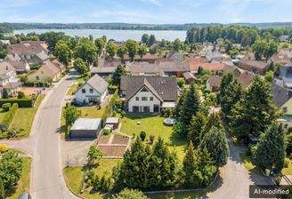 Blick auf den See und Grundstück