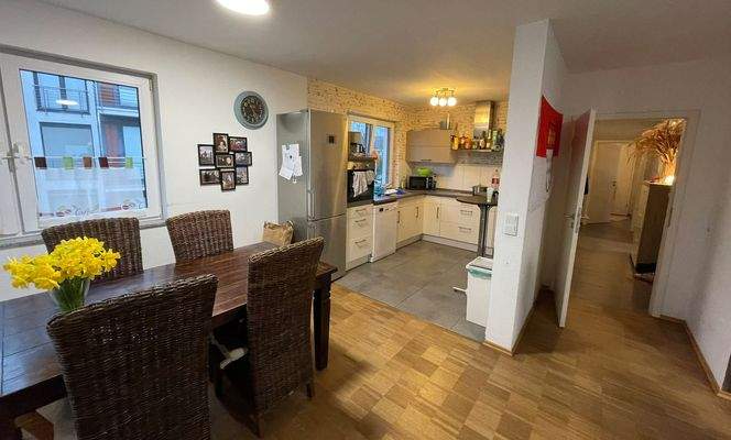 Blick Küche-Esszimmer-Flur