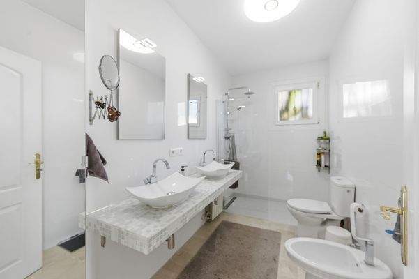 Suite bathroom in villa in Costa d'en Blanes