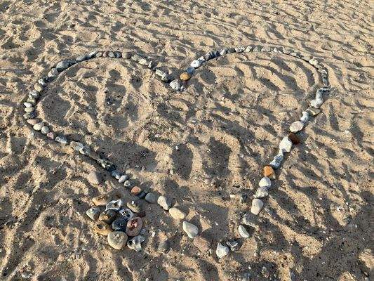 Herz im Naturstrand 
