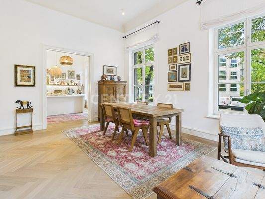 Durchgang zur Küche mit Schiebetüren