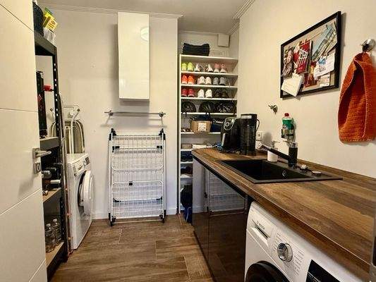 Hauswirtschaftsraum neben der Küche