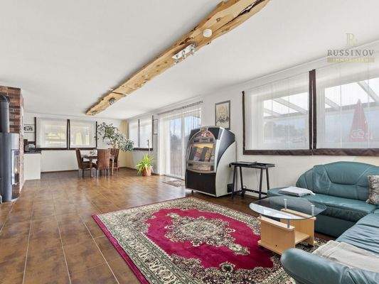 Wohnzimmer mit Essbereich