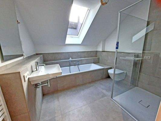 Badezimmer im Obergeschoss