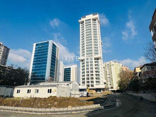 Apartments in a Secure Complex with Sea View in Ataşehir