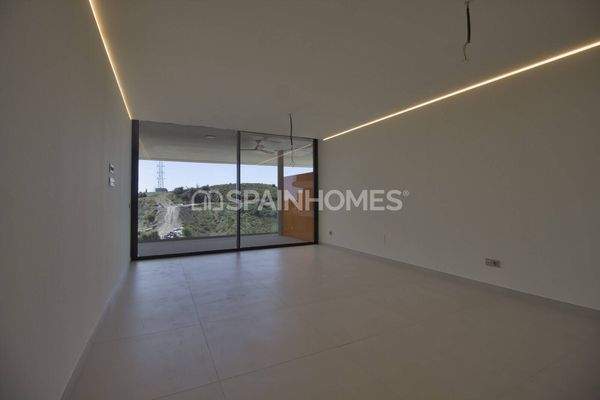 2-Bedroom Apartment with Community Pool in Fuengirola