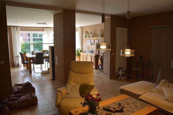 Wohn-Esszimmer nach aussen