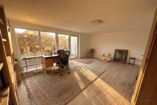 Büro mit Panorama-Gartenblick