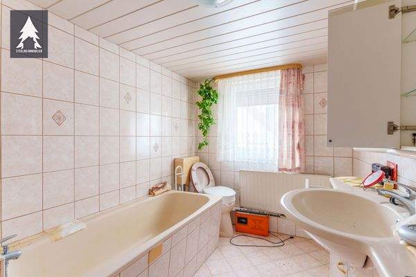 Bad mit Wanne/Dusche OG